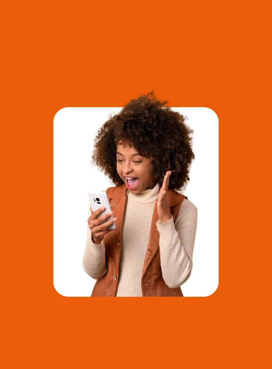 Pessoa usando celular representando antecipação do FGTS